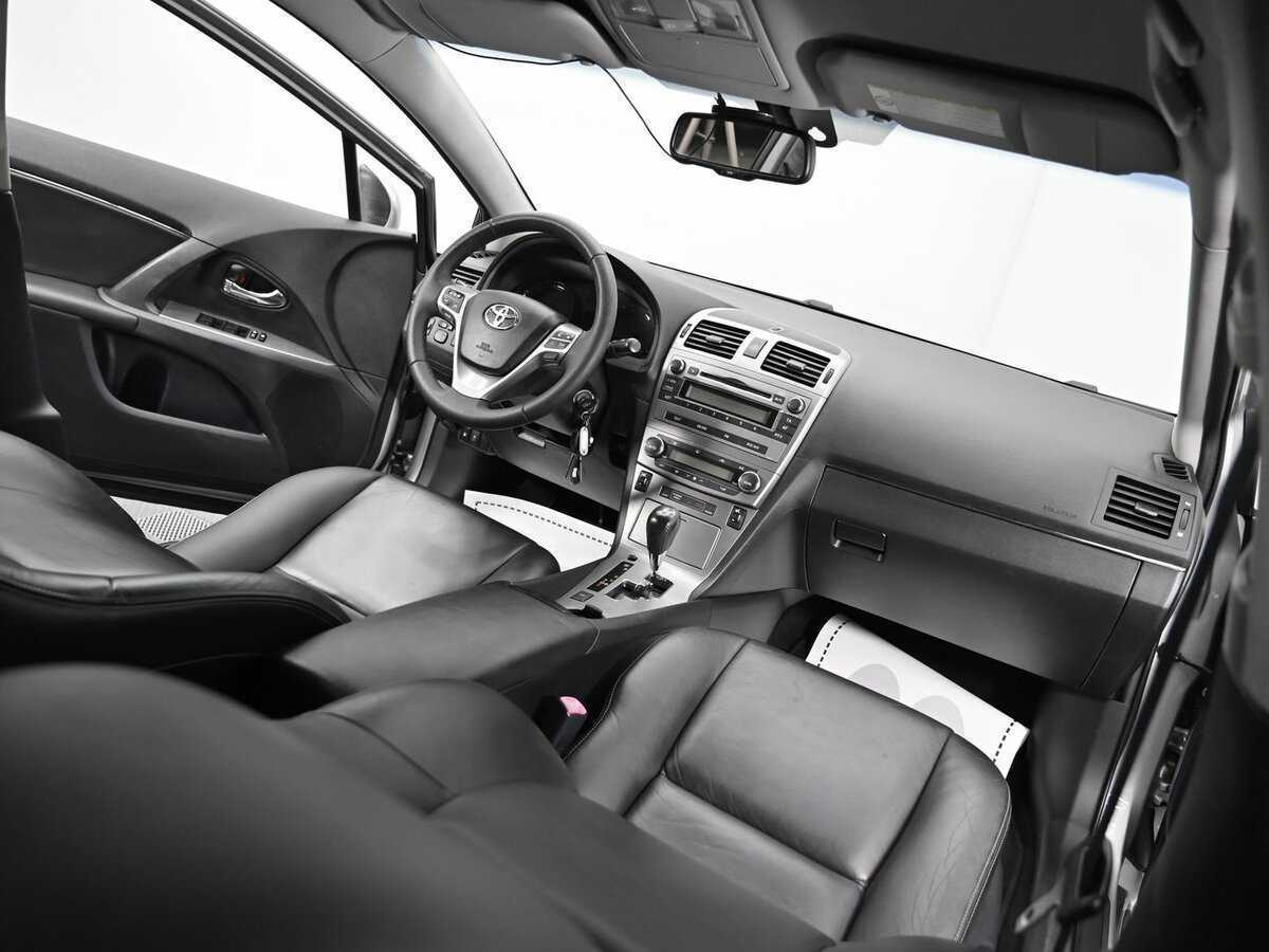 Б/У Тойота Авенсис 2011 года. Фото: #10