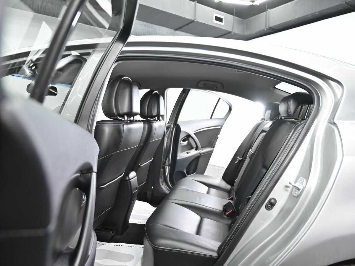 Б/У Тойота Авенсис 2011 года. Фото: #11