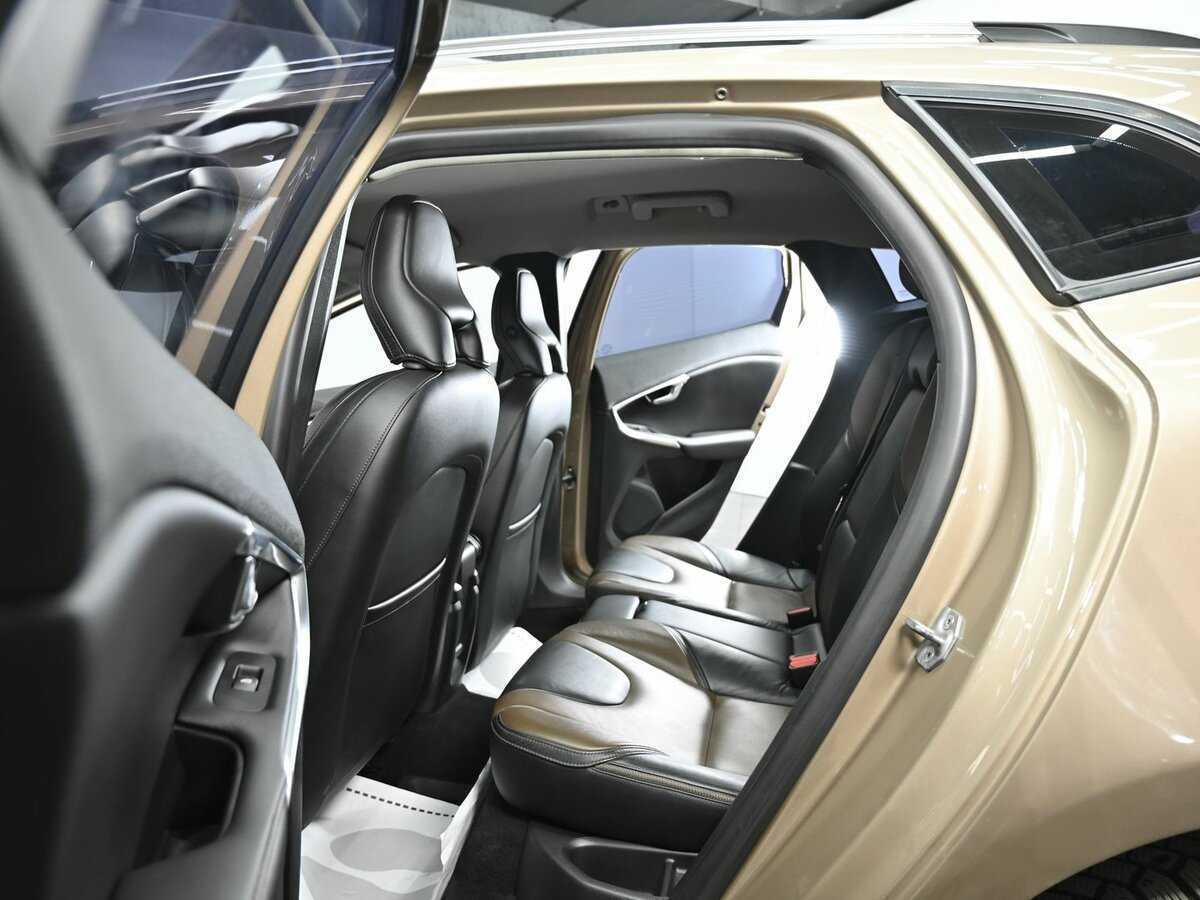 Б/У Вольво V40 2014 года. Фото: #14