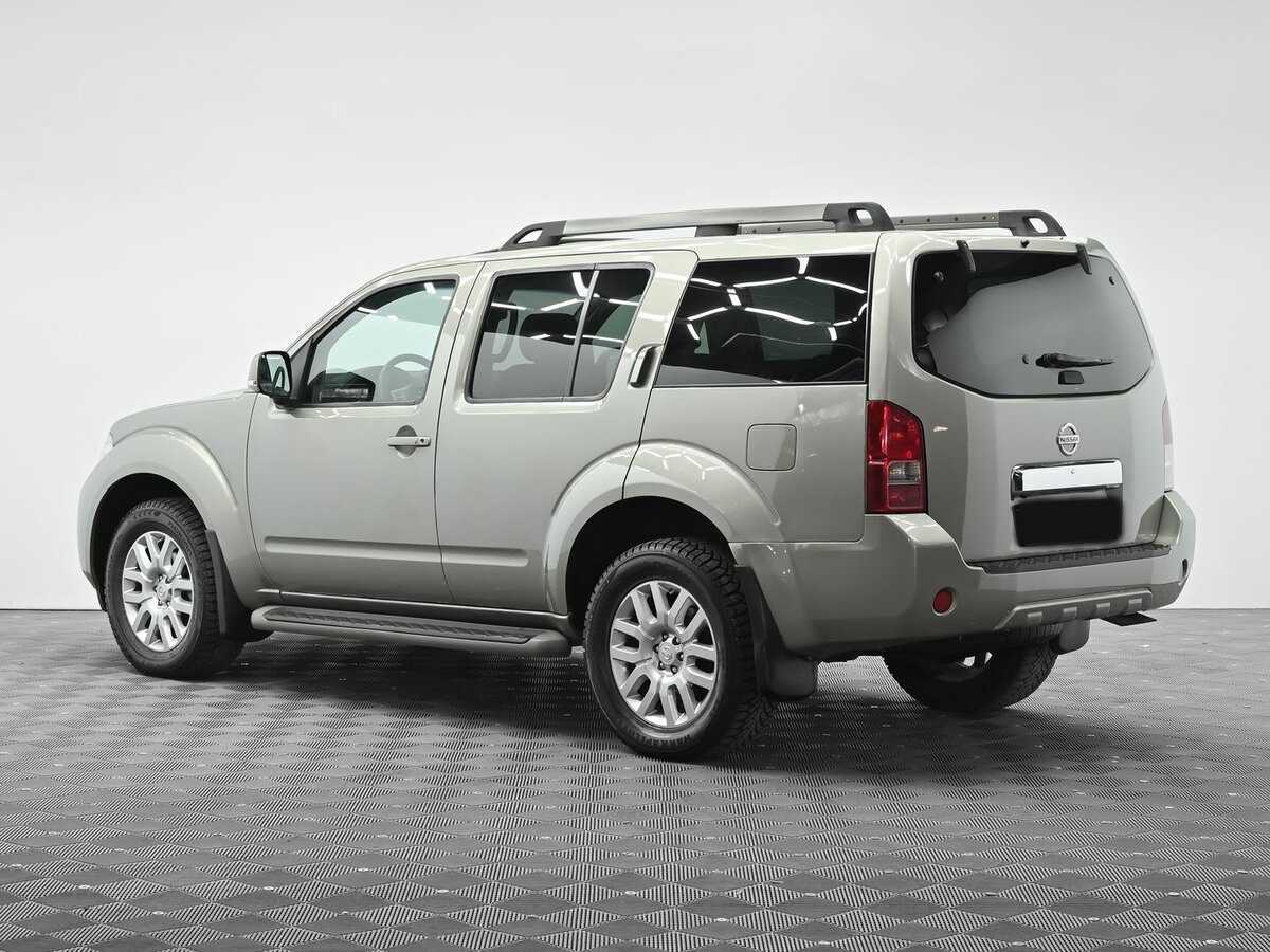 Б/У Ниссан Патфайндер 2010 года. Фото: #2