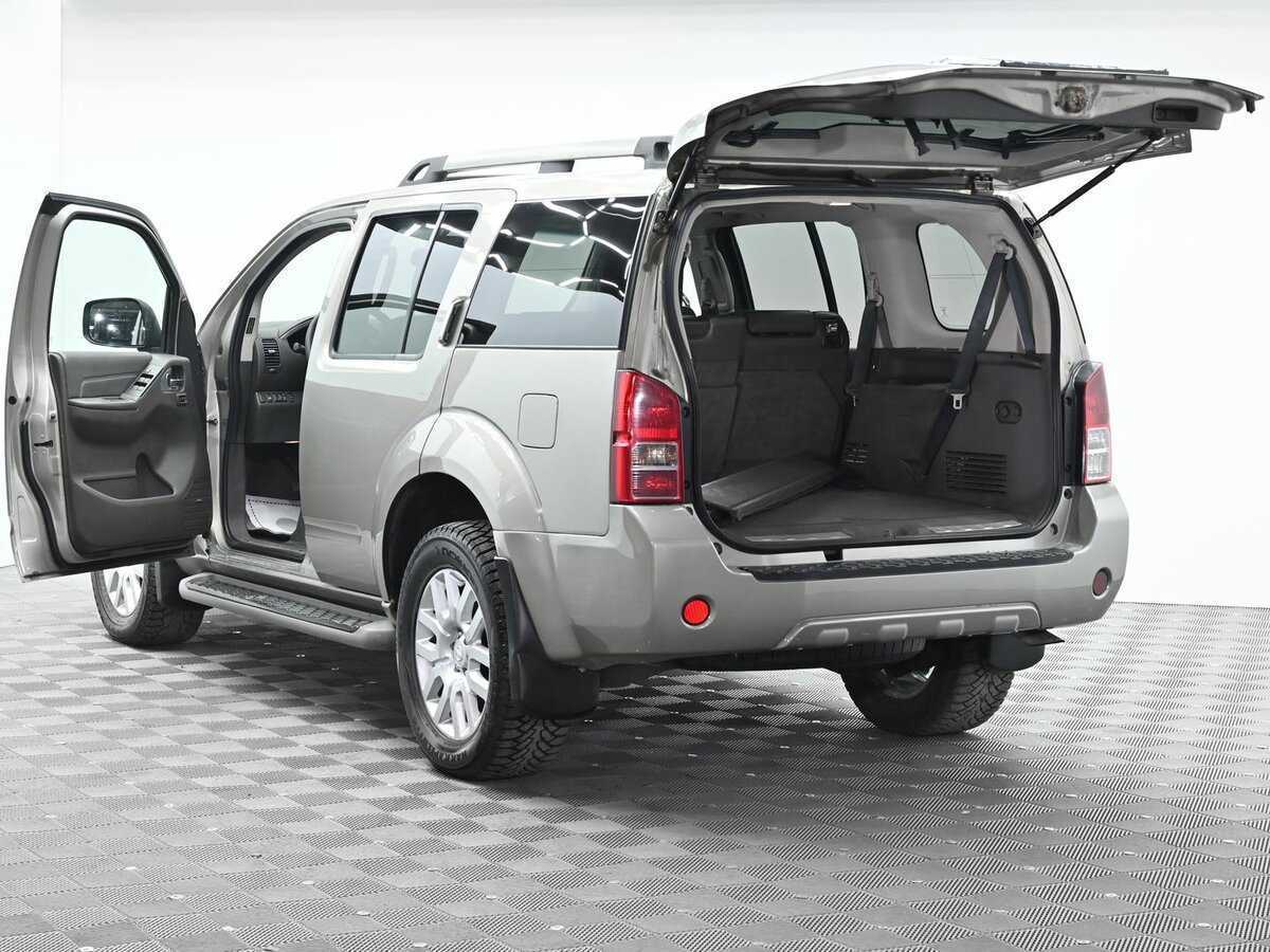 Б/У Ниссан Патфайндер 2010 года. Фото: #3