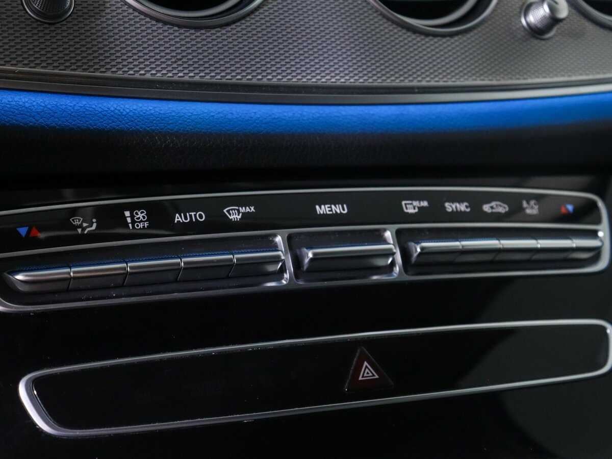 Б/У Мерседес-Бенц Е-Класс 2020 года. Фото: #13