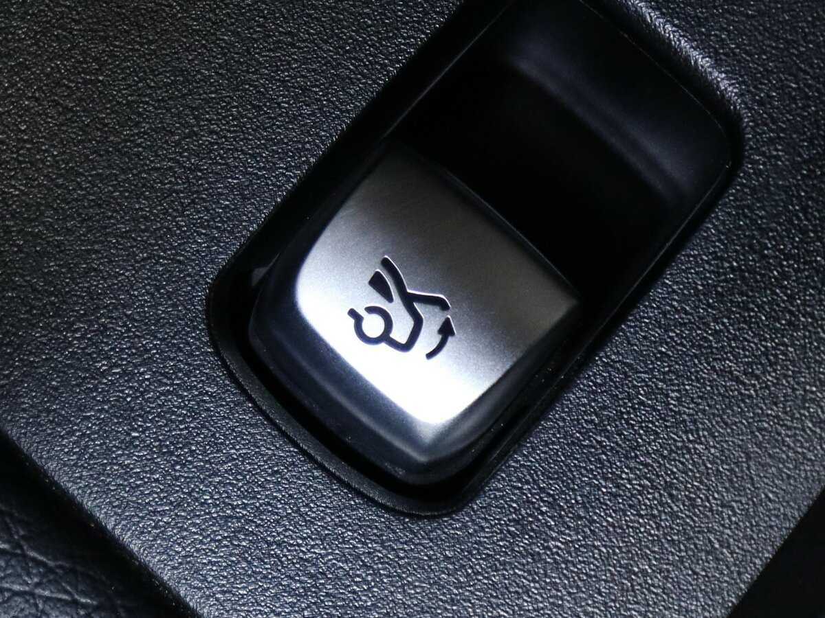 Б/У Мерседес-Бенц Е-Класс 2020 года. Фото: #10