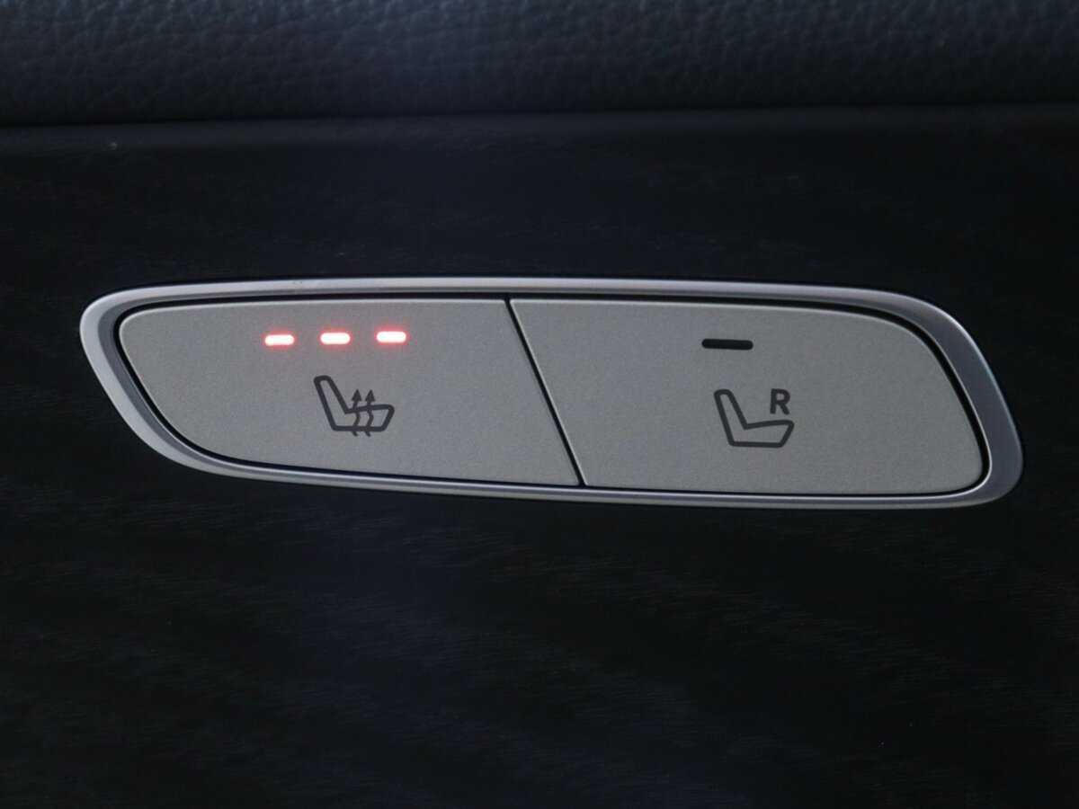 Б/У Мерседес-Бенц Е-Класс 2020 года. Фото: #12