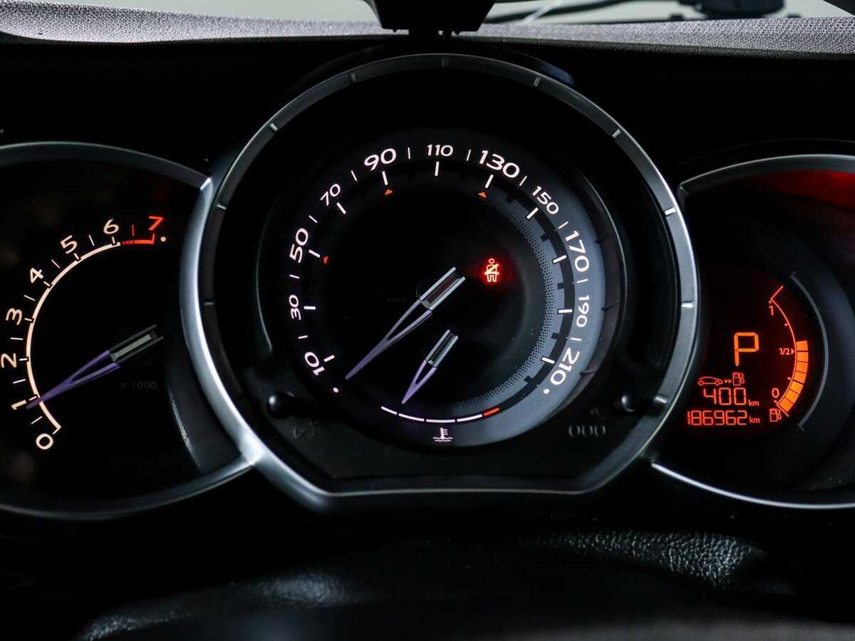 Б/У Ситроен ДС3 2010 года. Фото: #10