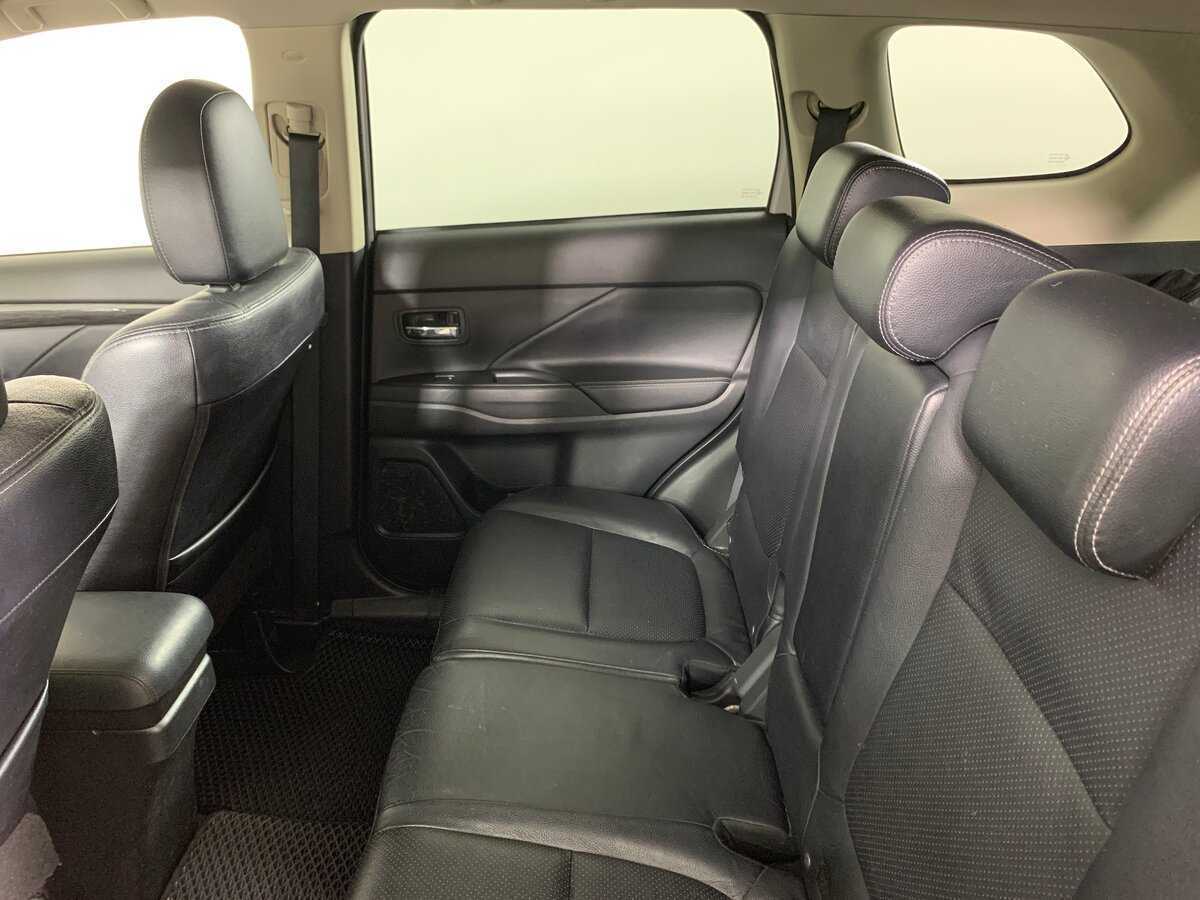 Б/У Митсубиши Оутлэндер 2016 года. Фото: #18