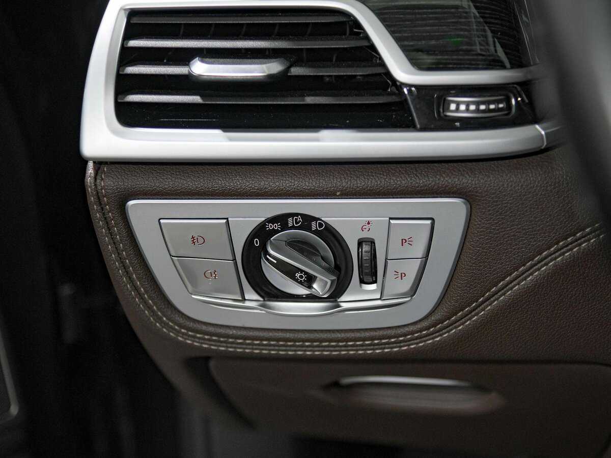 Б/У БМВ 7 серии 2018 года. Фото: #12