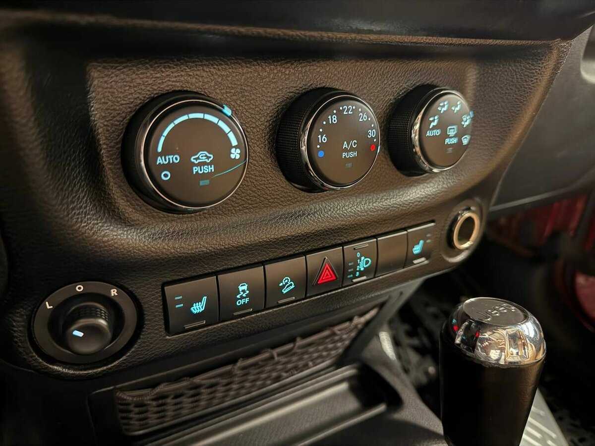 Б/У Джип Вранглер 2011 года. Фото: #9