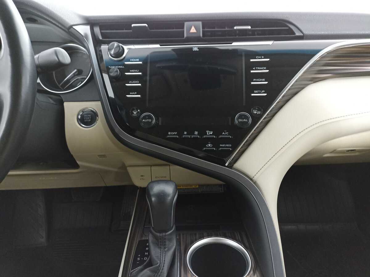 Б/У Тойота Камри 2020 года. Фото: #14