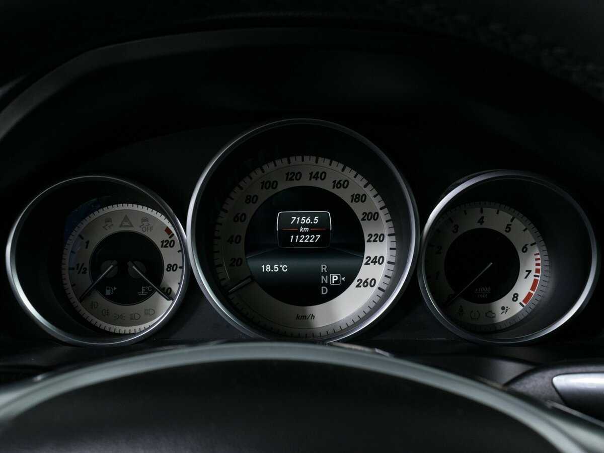 Б/У Мерседес-Бенц Е-Класс 2014 года. Фото: #10