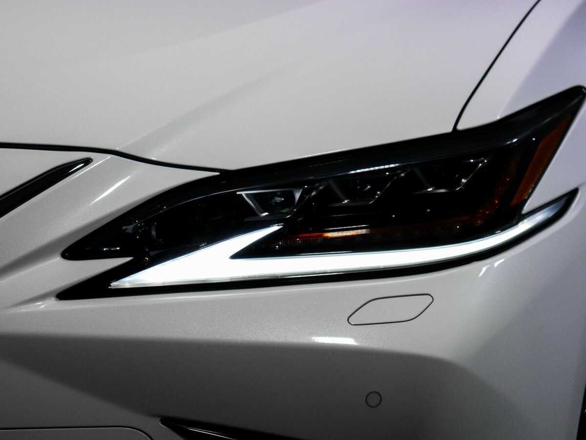 Б/У Лексус ЕС 2018 года. Фото: #15