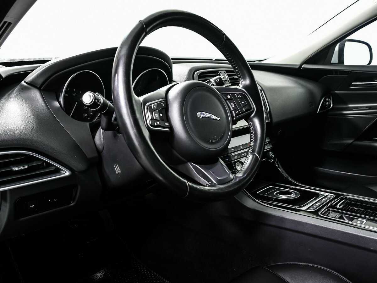 Б/У Ягуар ИксЕ 2018 года. Фото: #11