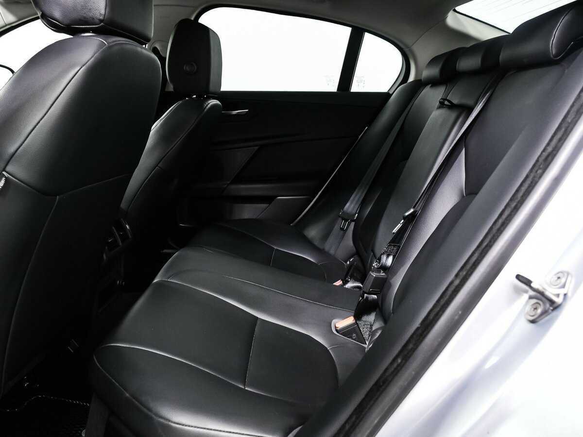 Б/У Ягуар ИксЕ 2018 года. Фото: #12