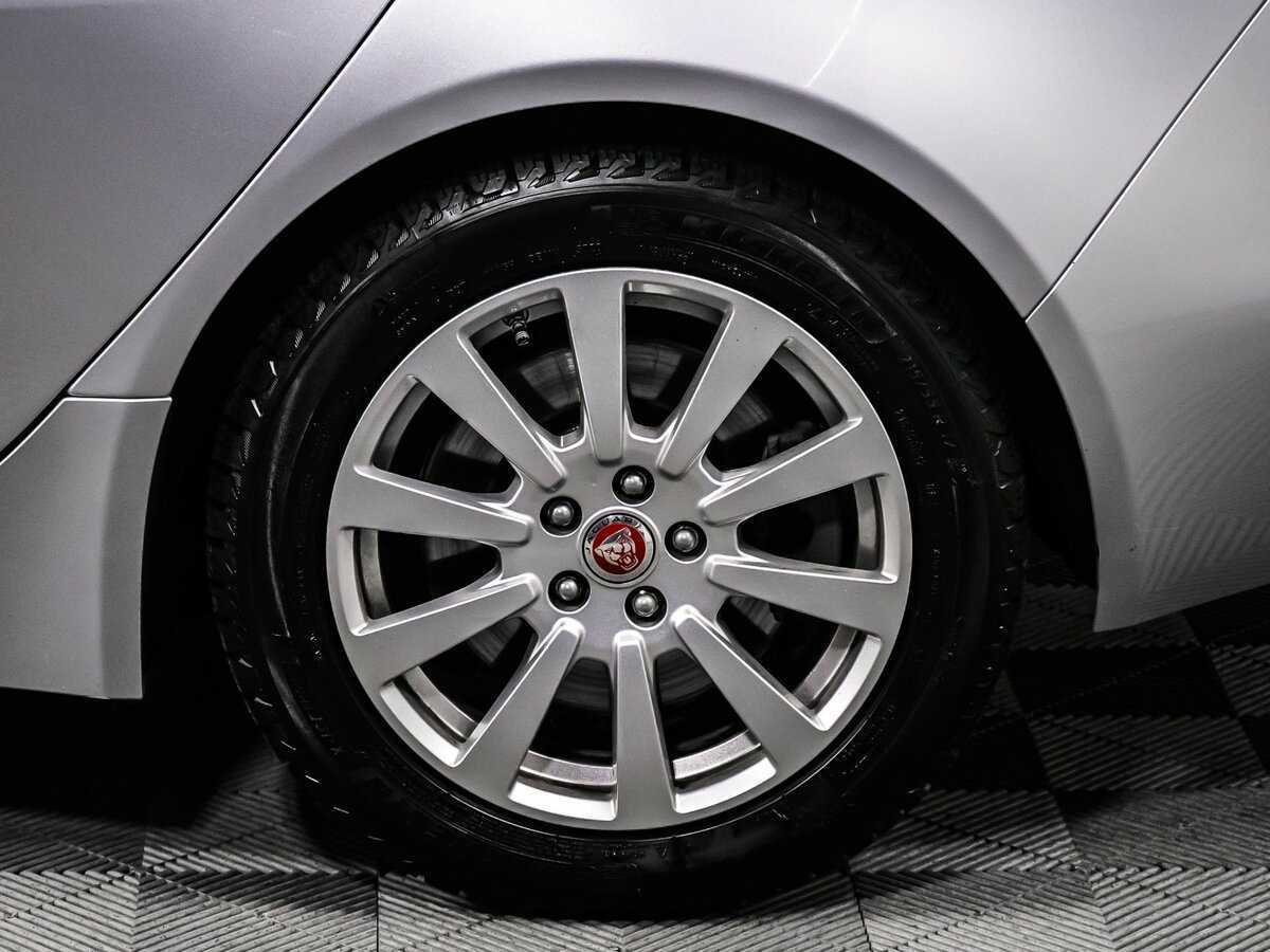 Б/У Ягуар ИксЕ 2018 года. Фото: #14