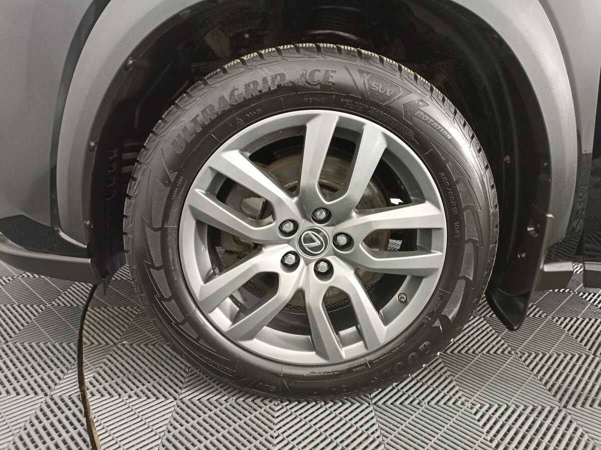 Б/У Лексус Н-Икс 2019 года. Фото: #17