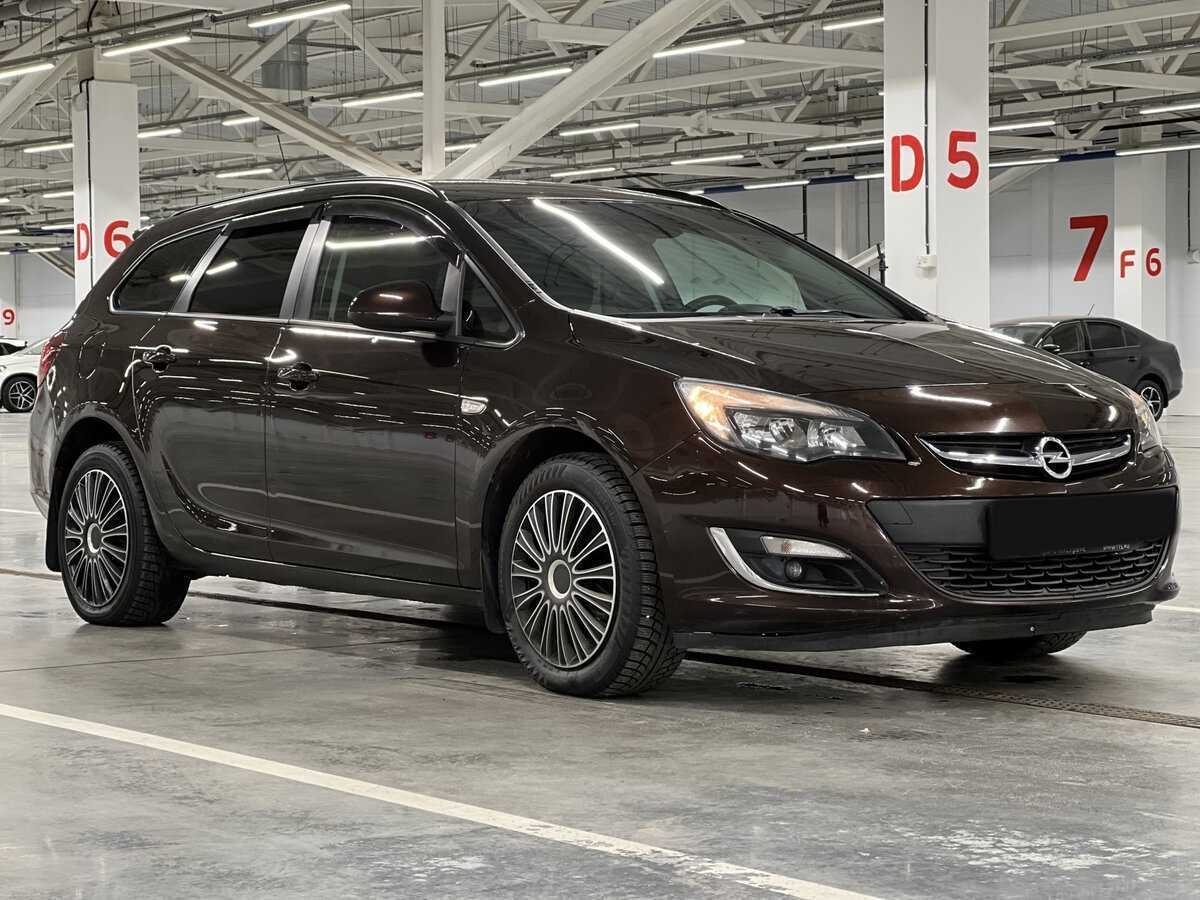 Б/У Опель Астра 2013 года. Фото: #2