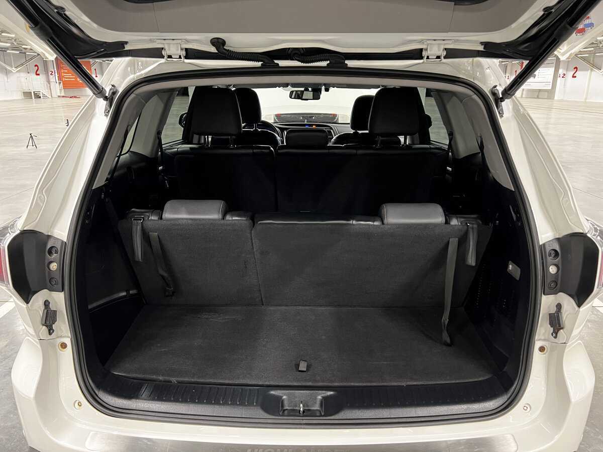 Б/У Тойота Хайлэндер 2014 года. Фото: #9