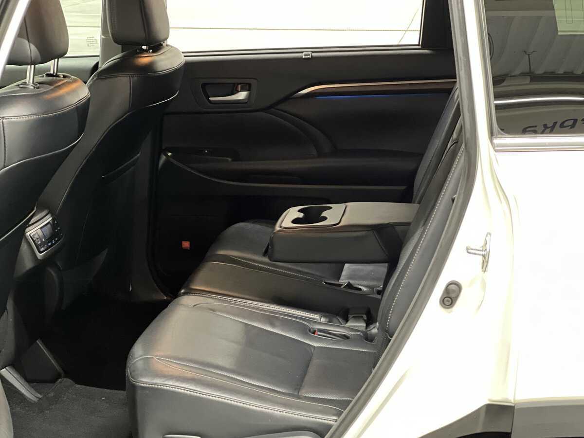 Б/У Тойота Хайлэндер 2014 года. Фото: #11