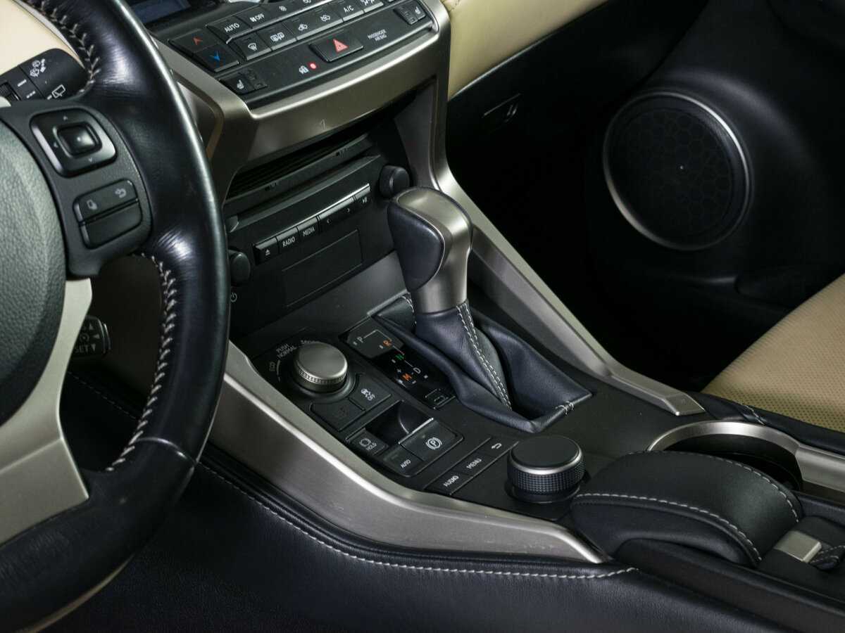 Б/У Лексус Н-Икс 2015 года. Фото: #13