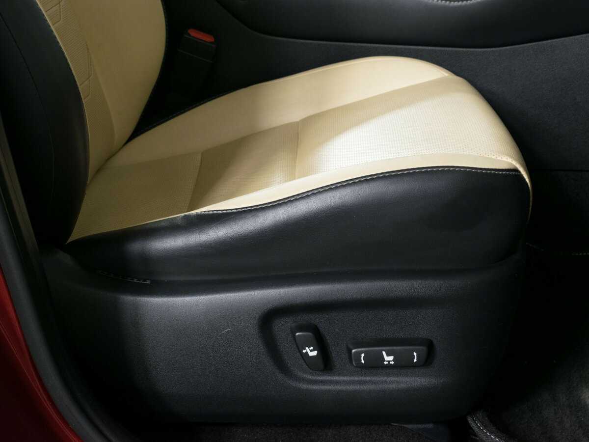 Б/У Лексус Н-Икс 2015 года. Фото: #14