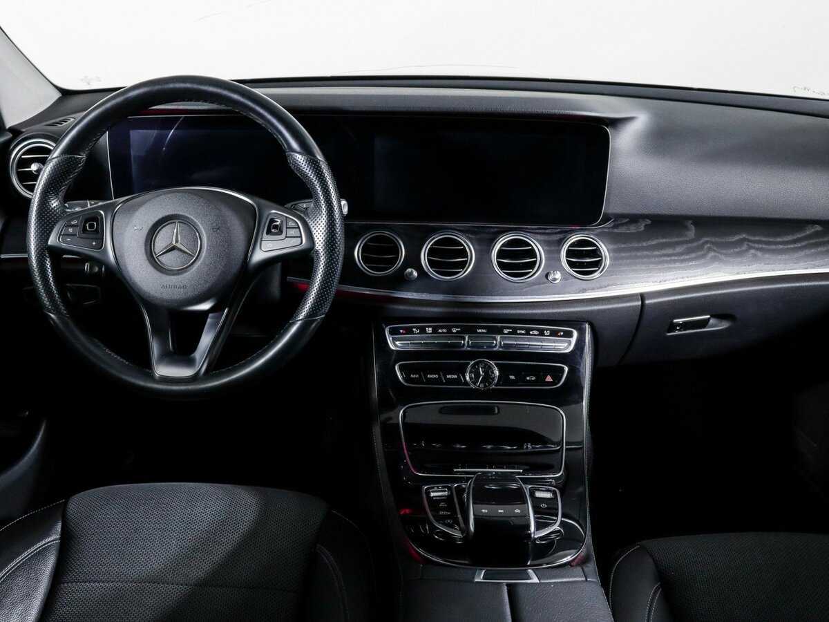 Б/У Мерседес-Бенц Е-Класс 2017 года. Фото: #11