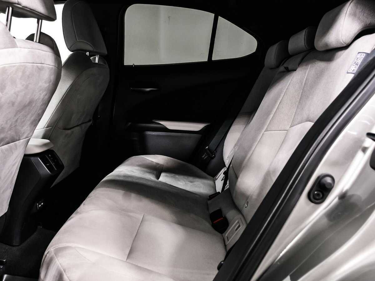 Б/У Лексус У-Икс 2021 года. Фото: #12