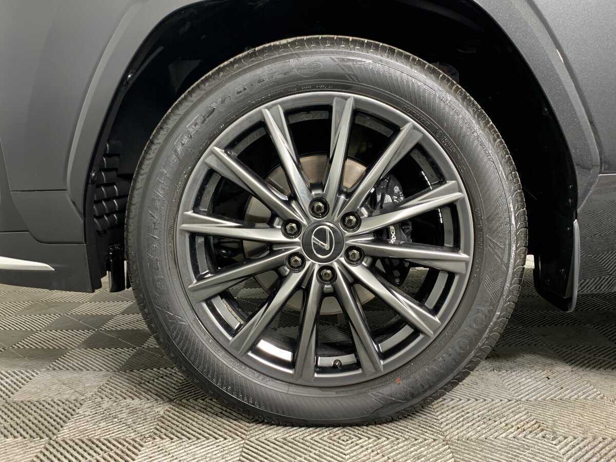 Б/У Лексус Л-Икс 2024 года. Фото: #8