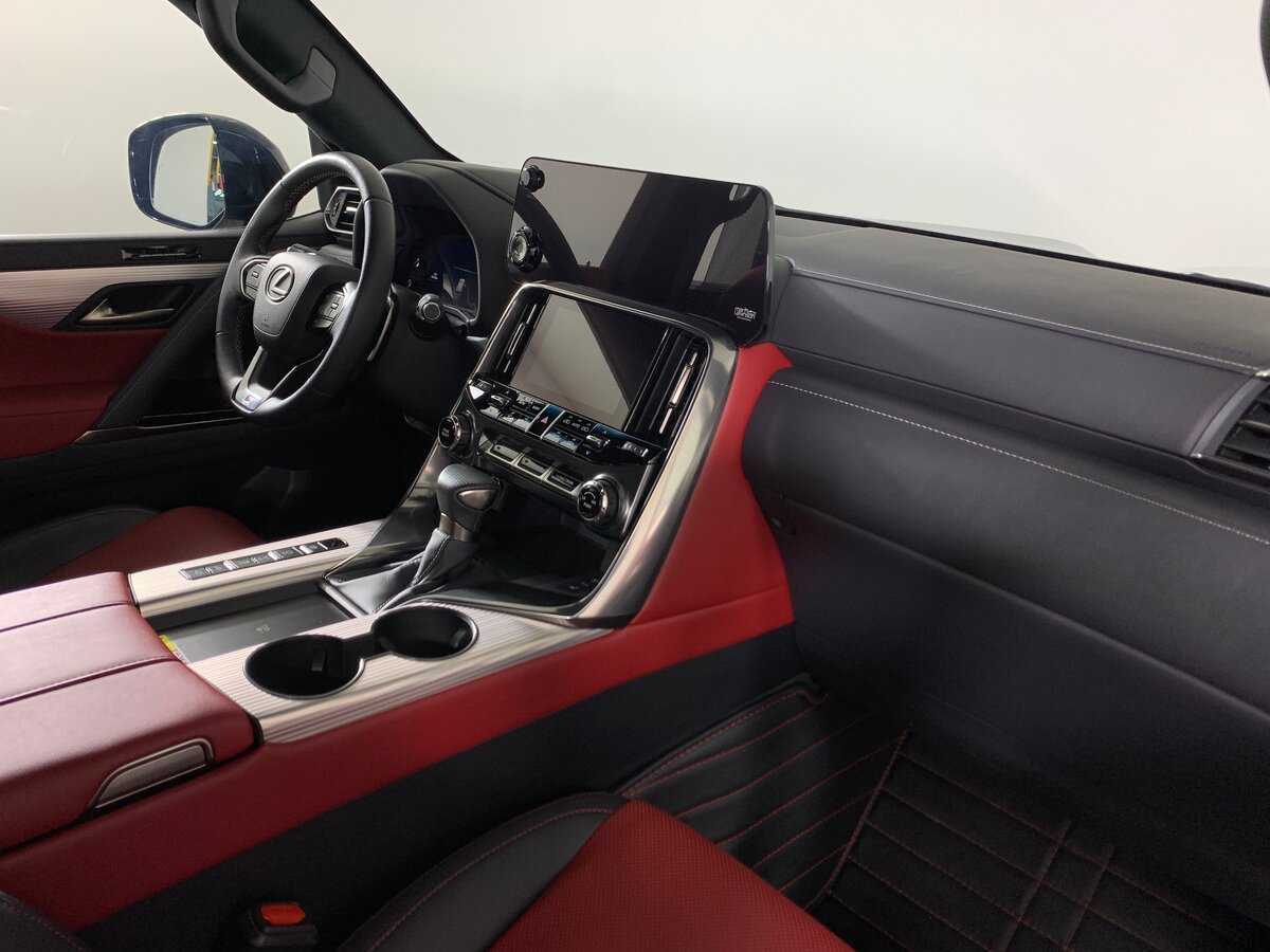 Б/У Лексус Л-Икс 2024 года. Фото: #13