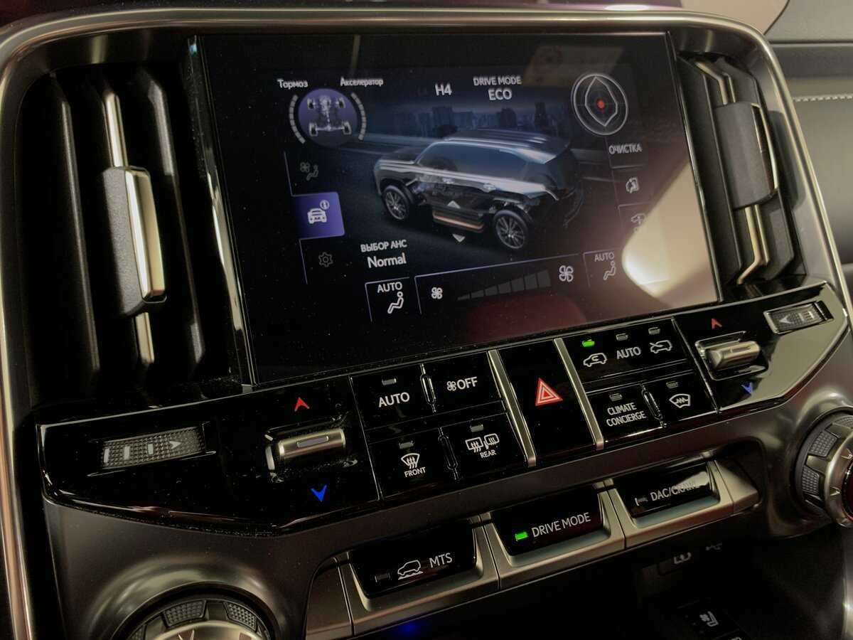 Б/У Лексус Л-Икс 2024 года. Фото: #16