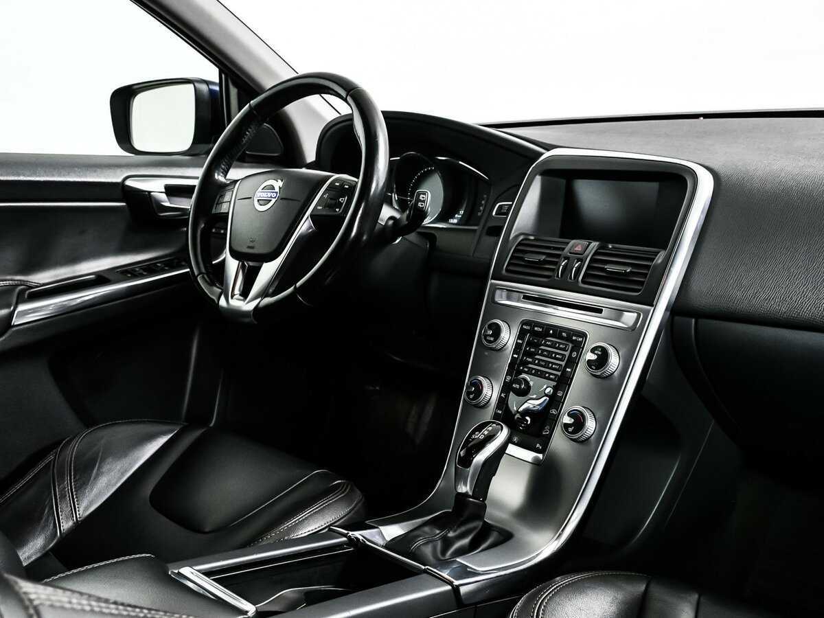 Б/У Вольво ИксЦ60 2017 года. Фото: #8