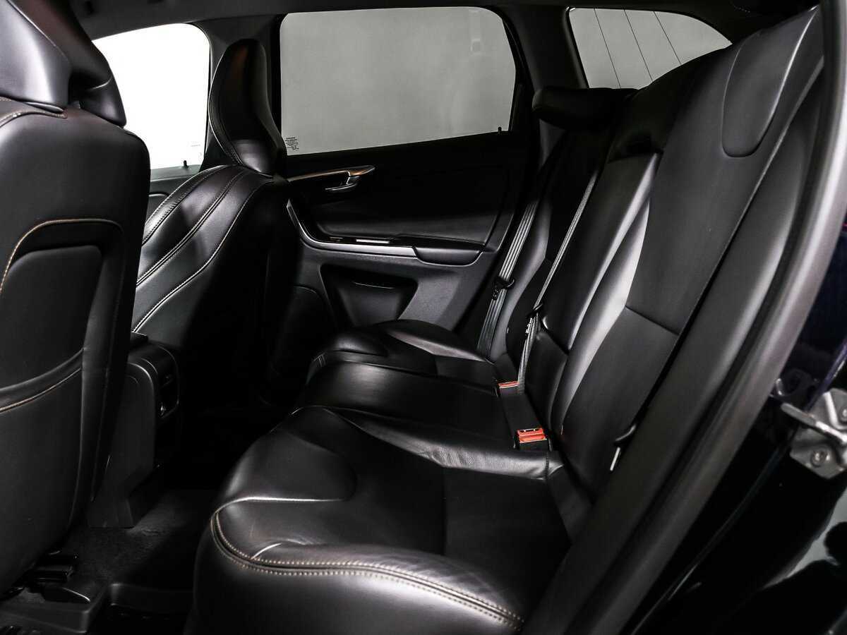 Б/У Вольво ИксЦ60 2017 года. Фото: #12