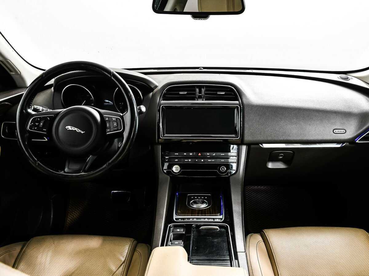 Б/У Ягуар Ф-Пэйс 2016 года. Фото: #10