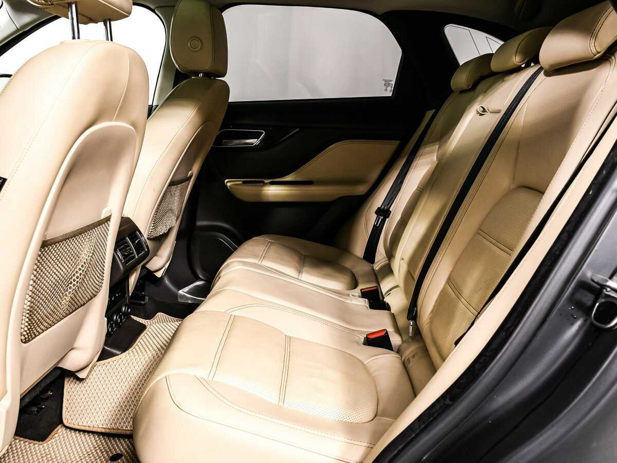 Б/У Ягуар Ф-Пэйс 2016 года. Фото: #11