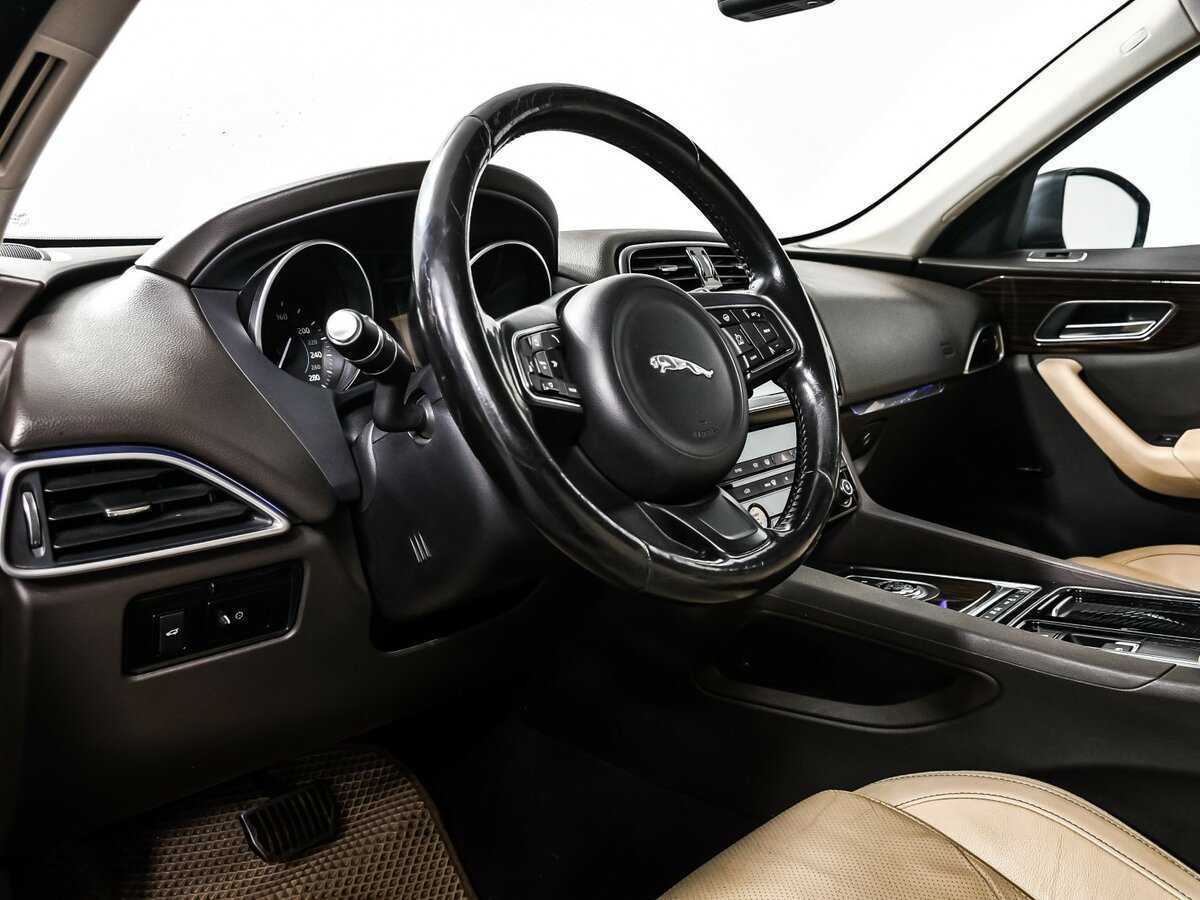 Б/У Ягуар Ф-Пэйс 2016 года. Фото: #12