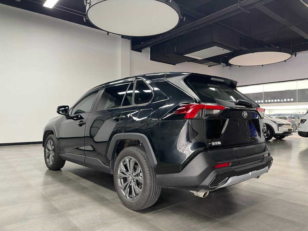 Б/У Тойота Рав4 2023 года. Фото: #3
