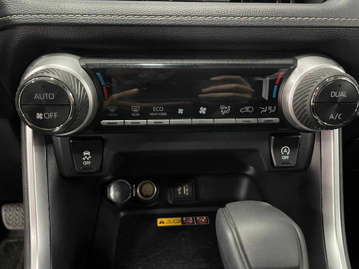 Б/У Тойота Рав4 2023 года. Фото: #13