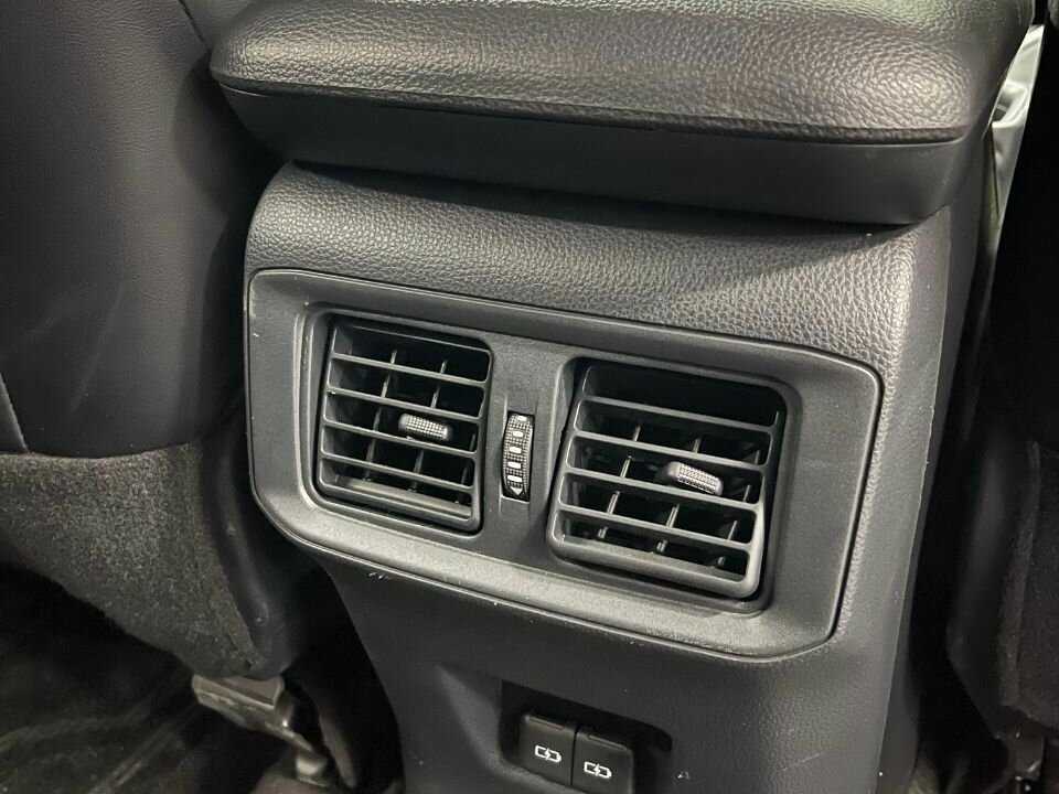 Б/У Тойота Рав4 2023 года. Фото: #14