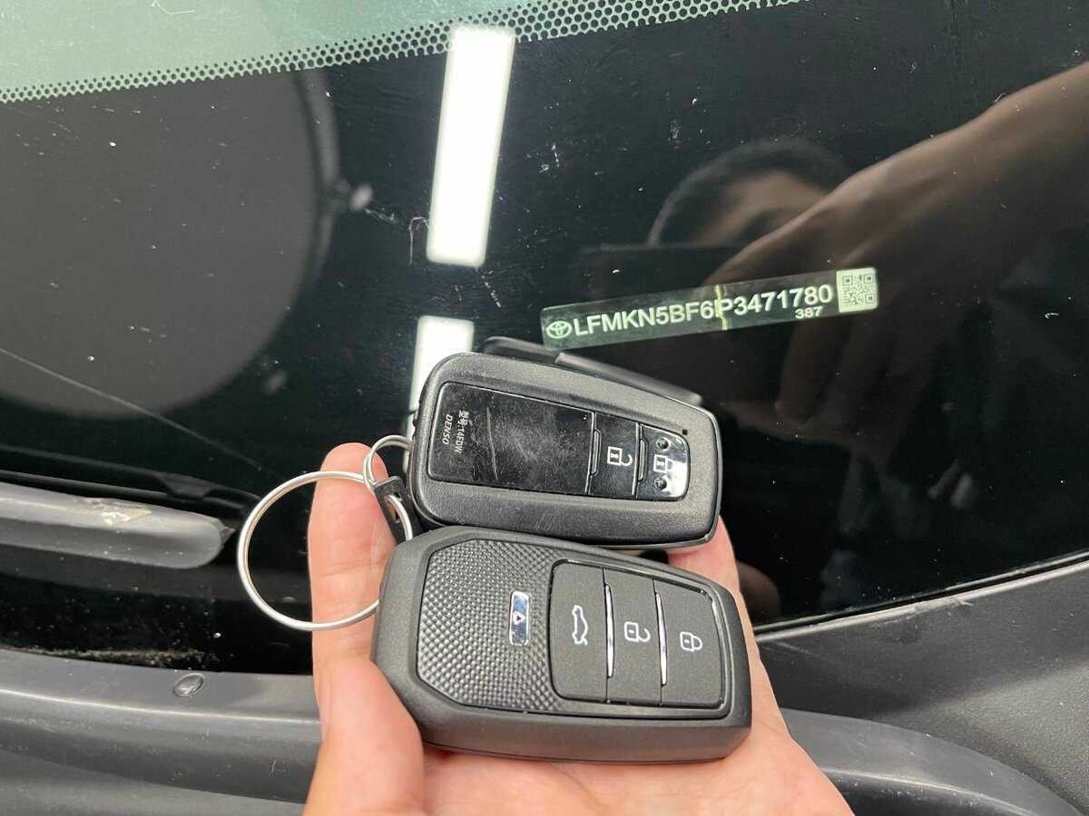 Б/У Тойота Рав4 2023 года. Фото: #22