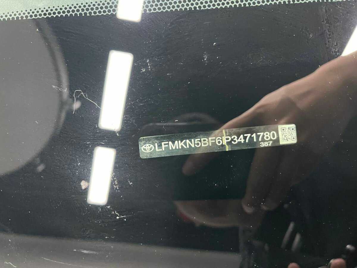 Б/У Тойота Рав4 2023 года. Фото: #23