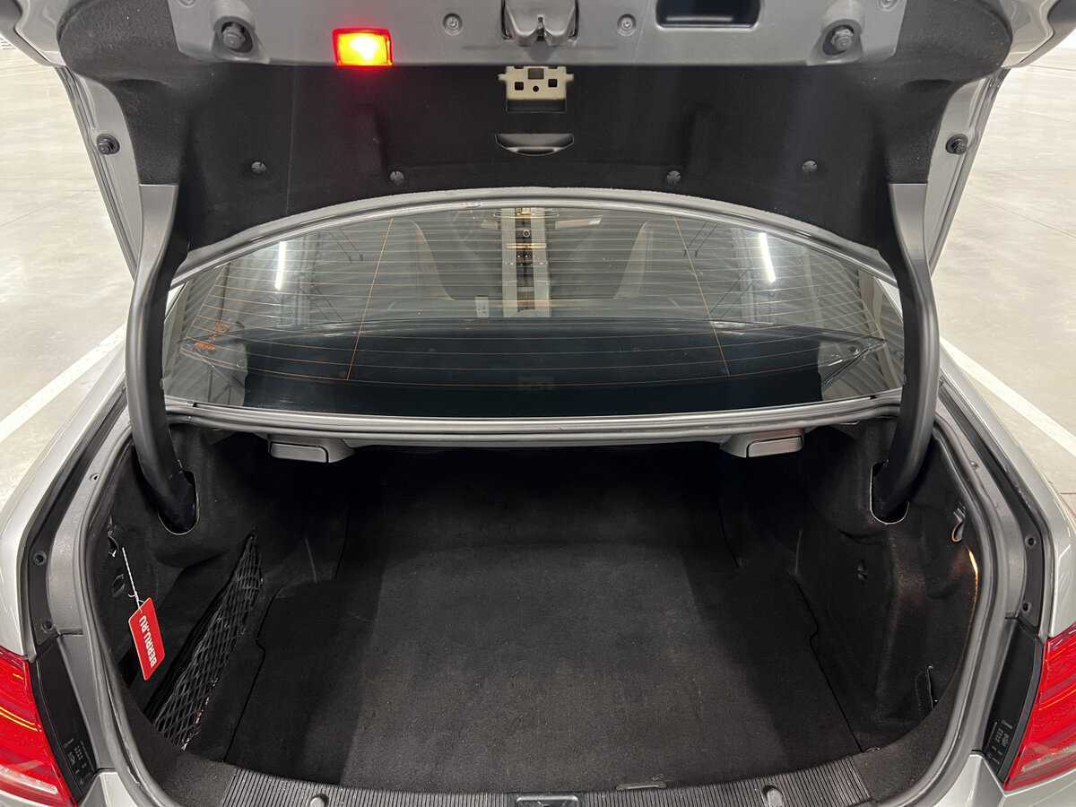 Б/У Мерседес-Бенц Е-Класс 2015 года. Фото: #9