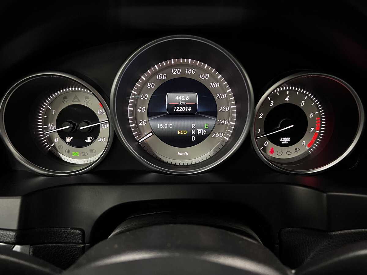 Б/У Мерседес-Бенц Е-Класс 2015 года. Фото: #12