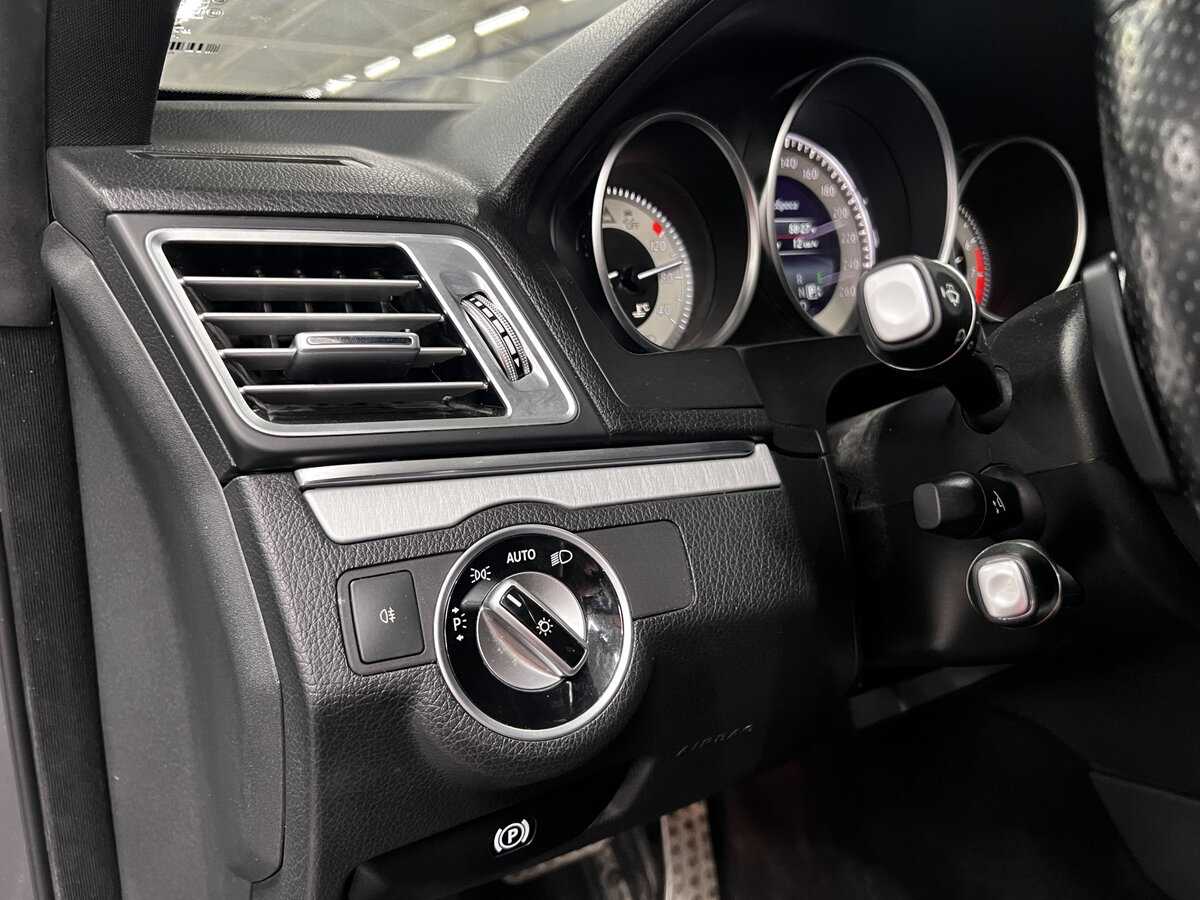 Б/У Мерседес-Бенц Е-Класс 2015 года. Фото: #21