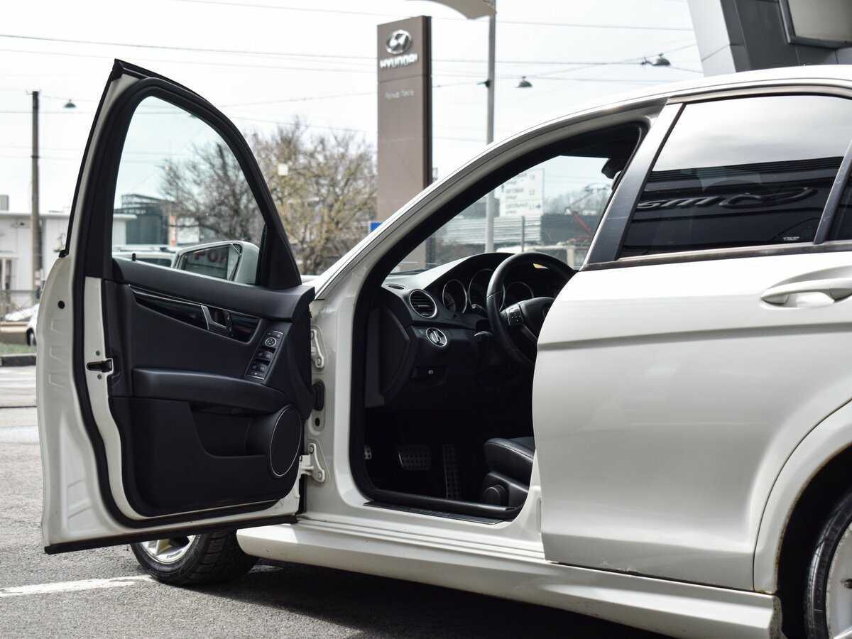 Б/У Мерседес-Бенц Ц-Класс 2011 года. Фото: #8