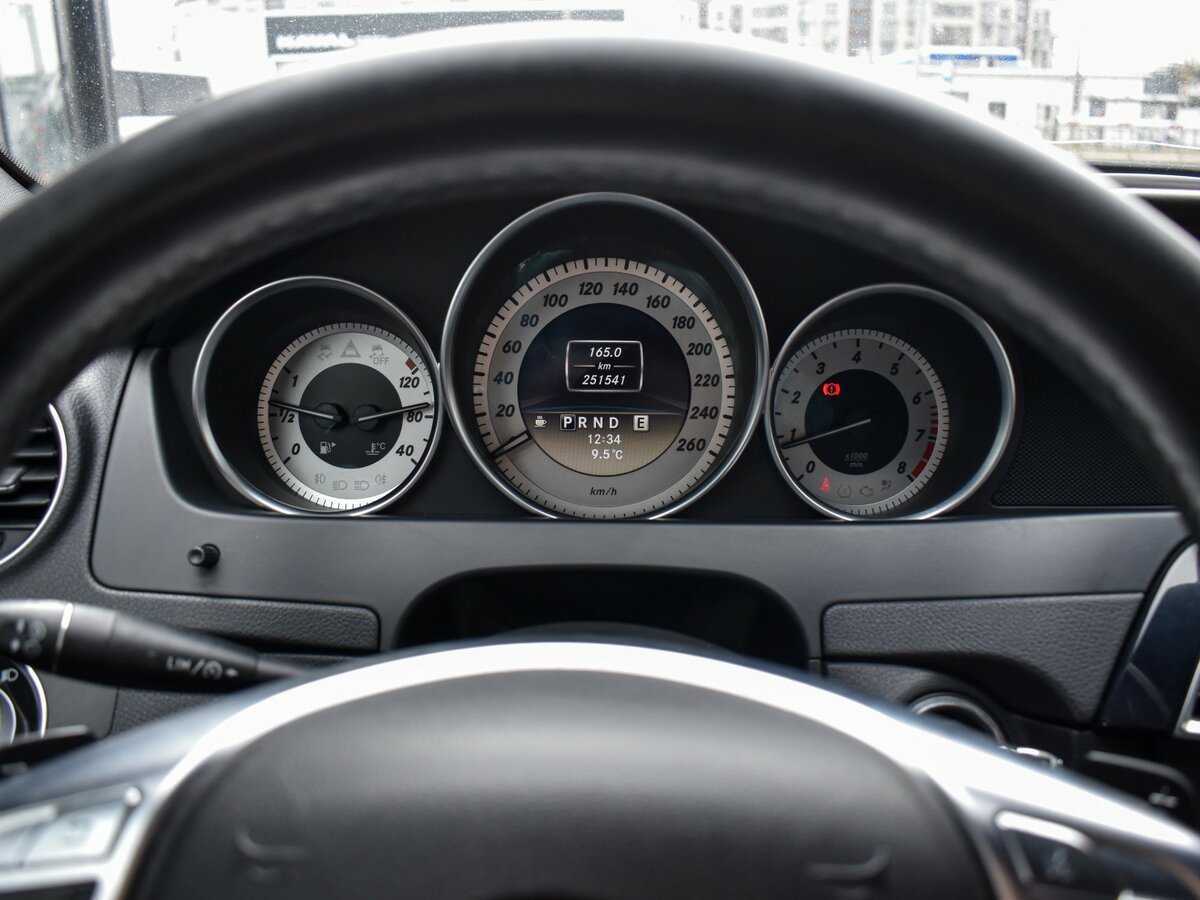 Б/У Мерседес-Бенц Ц-Класс 2011 года. Фото: #18