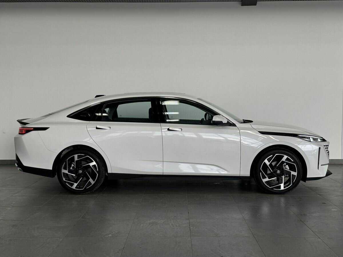 Б/У Чанган Ламур 2023 года. Фото: #2