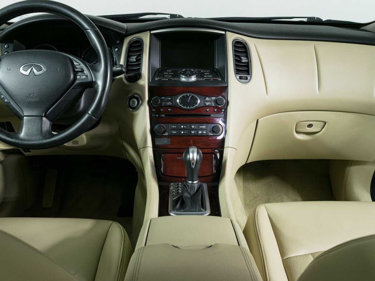 Б/У Инфинити К-Икс50 2016 года. Фото: #8