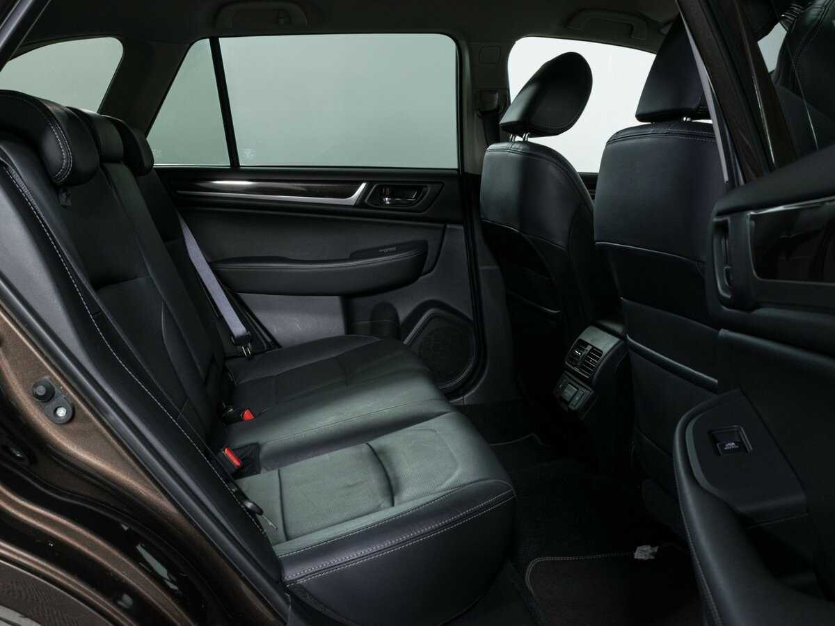 Б/У Субару Аутбэк 2018 года. Фото: #10