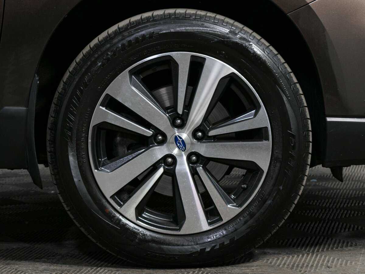 Б/У Субару Аутбэк 2018 года. Фото: #18