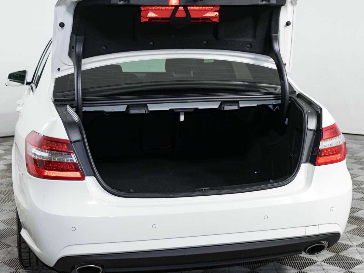 Б/У Мерседес-Бенц Е-Класс 2010 года. Фото: #6