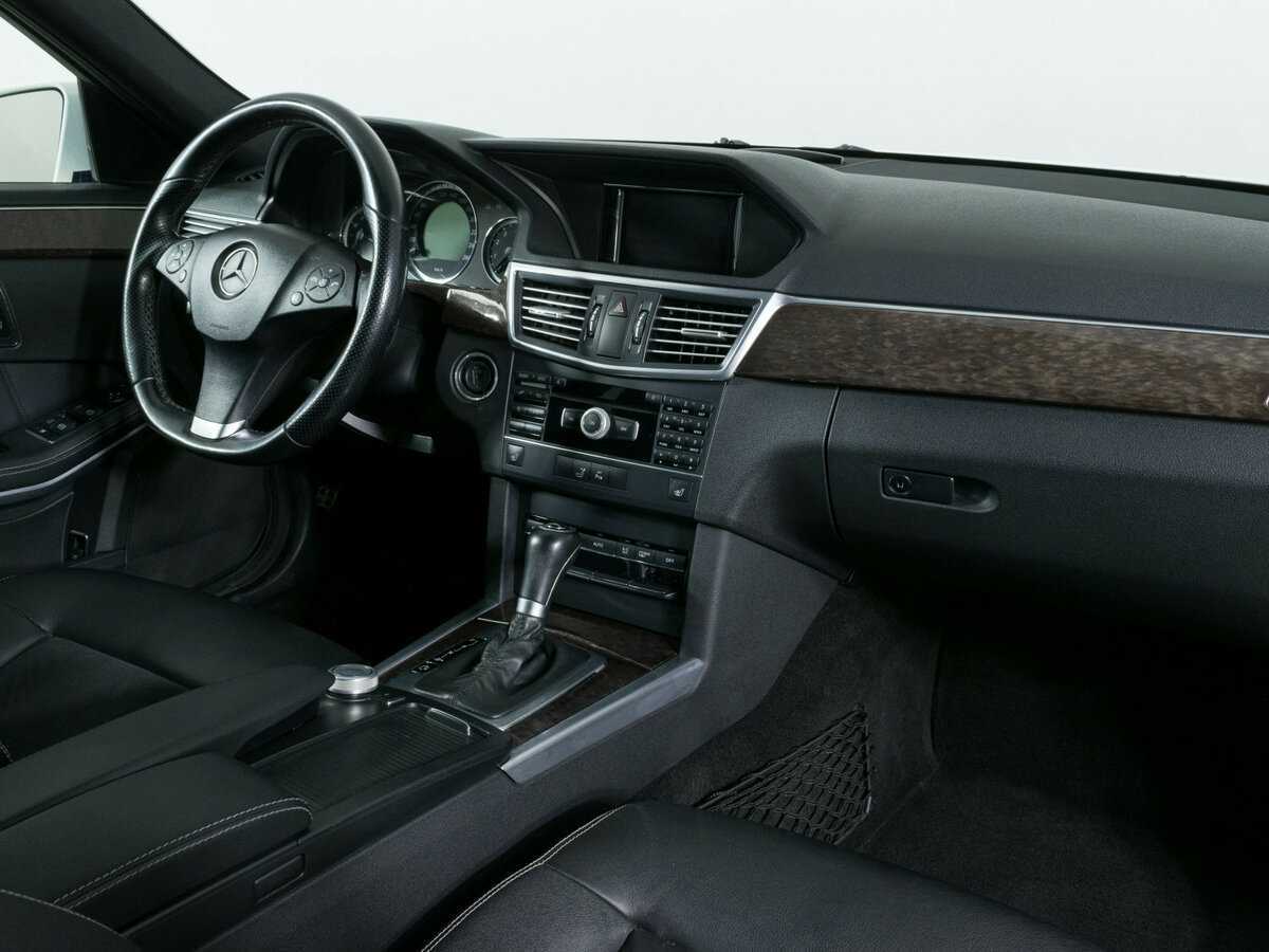 Б/У Мерседес-Бенц Е-Класс 2010 года. Фото: #7